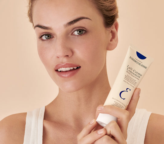 model holding at tube of Lait Concentrate 