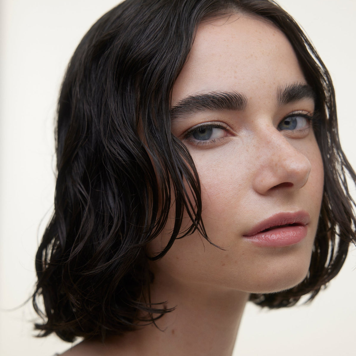 Close up of a woman's face wearing Wonderblush makeup.