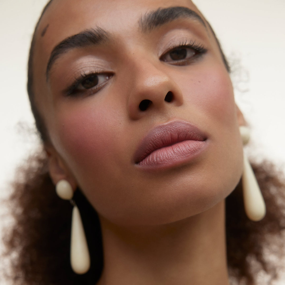 Closeup of a woman's face wearing Wonderblush makeup.