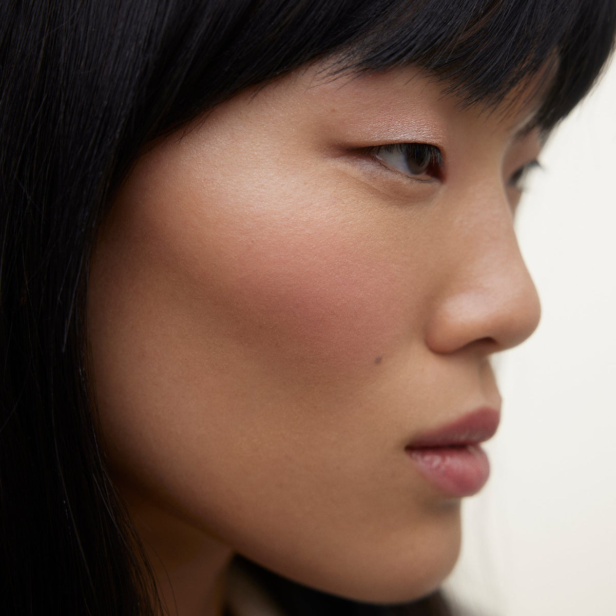Closeup of a woman's face wearing Wonderblush makeup.