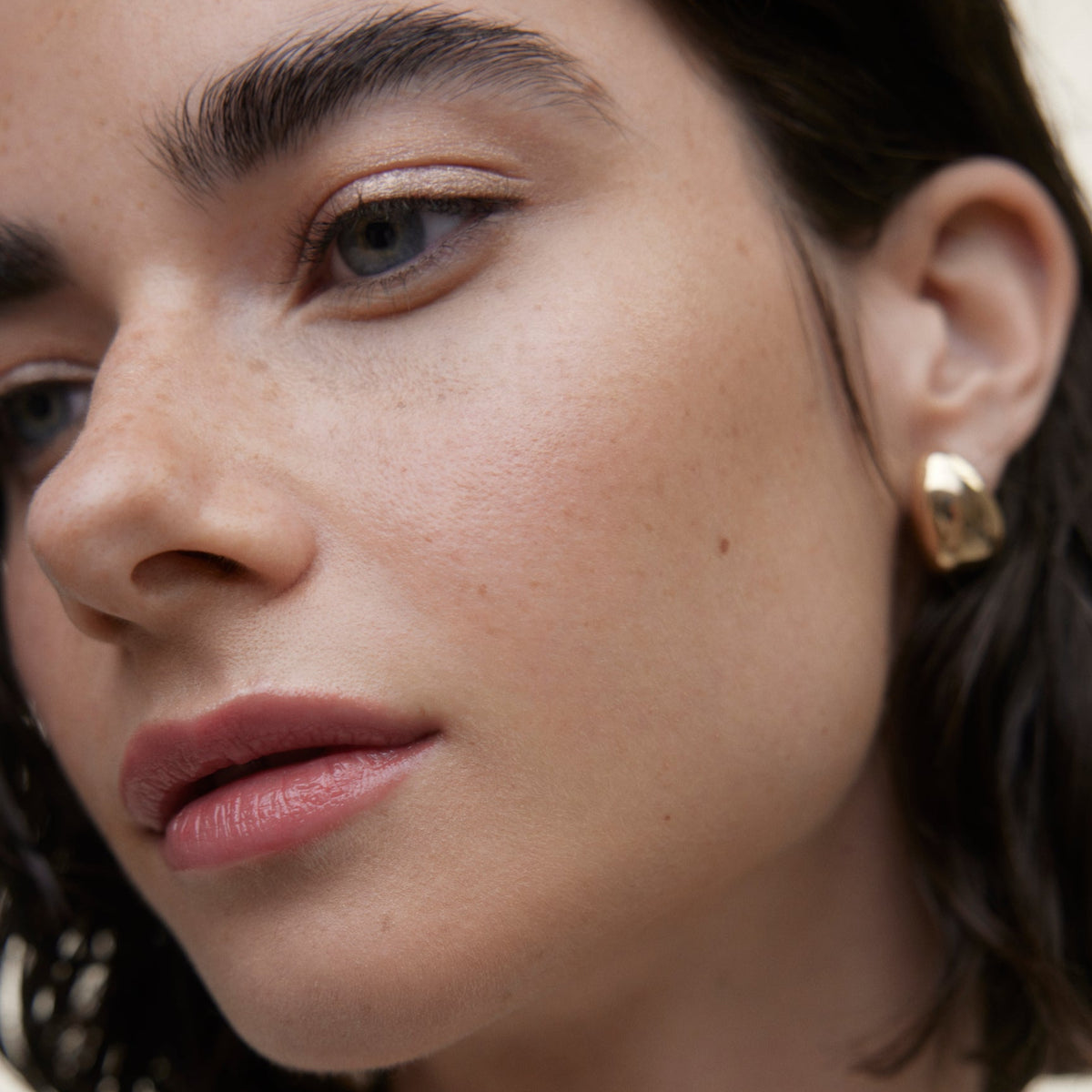 Closeup of a woman's face wearing Wonderblush makeup.