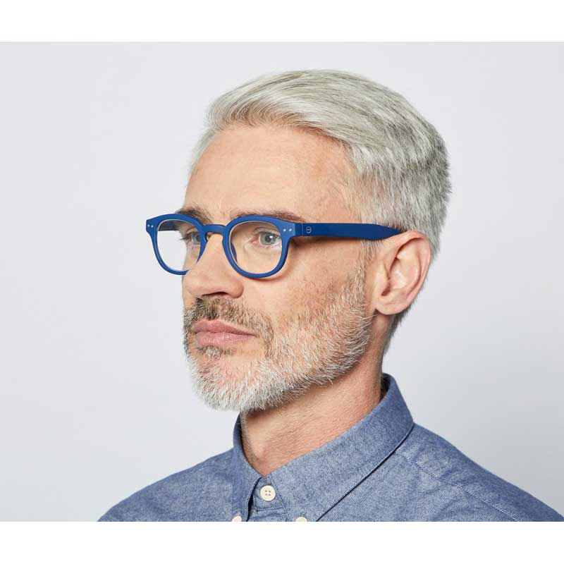 Man wearing Izipizi Paris Reading Glasses # C - The Retro - Navy Blue