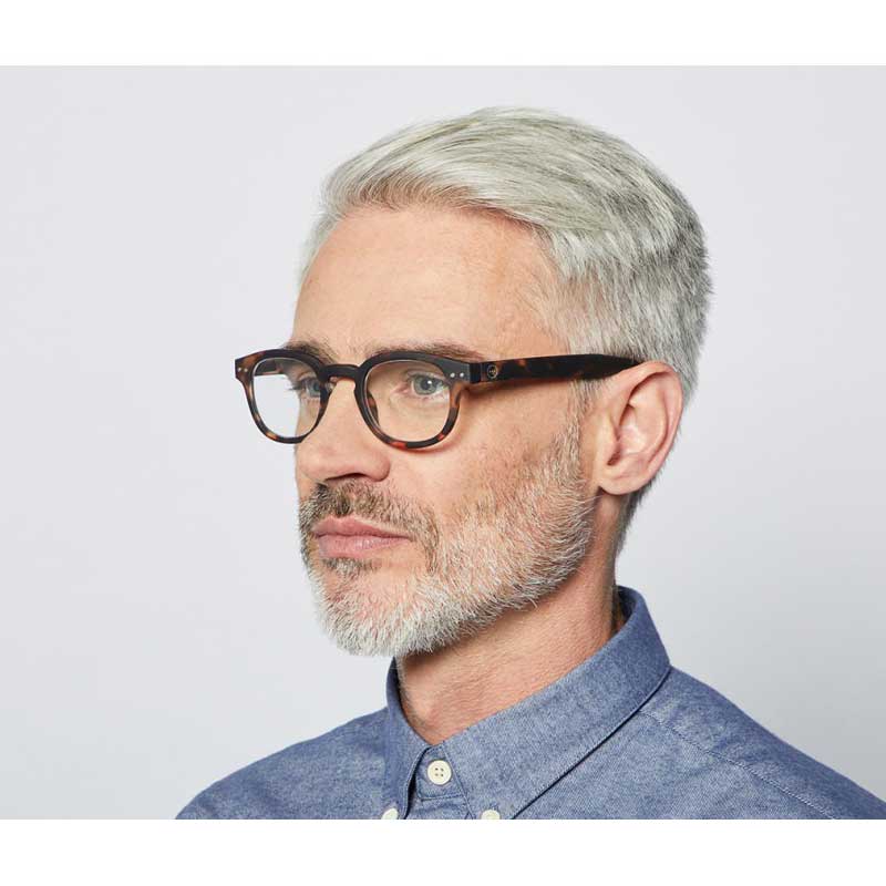 Man wearing Izipizi Paris Reading Glasses # C - The Retro - Tortoise 