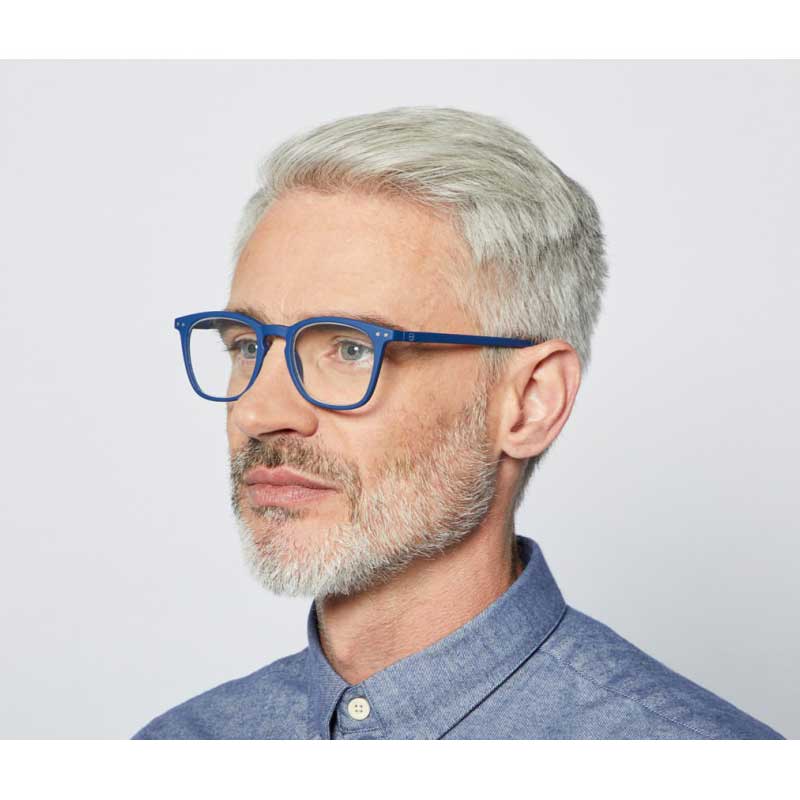 Man wearing Izipizi Paris Reading Glasses # E - The Trapeze - Navy Blue 
